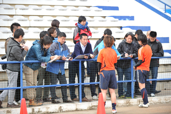 Nadeshiko Japan Practice Press   Japanese media, MARCH 1, 2012   Football   Soccer : Japan team training during the Algarve Women s Football Cup 2012, at Estadio Municipal Quarteira at Estadio Municipal Quarteira in Portugal.   Photo by AFLO SPORT   1035 .