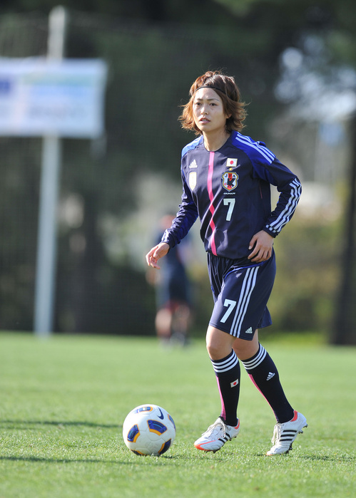 Nadeshiko Japan Practice Kozue Ando  JPN , MARCH 3, 2012   Football   Soccer : Japan team training during the Algarve Women s Football Cup 2012, at Browns Sports   Leisure Club Japan team training during the Algarve Women s Football Cup 2012, at Browns Sports   Leisure Club in Portugal.   Photo by AFLO SPORT   1035 .
