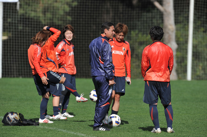 Nadeshiko Japan Practice Norio Sasak Head Coach  JPN , MARCH 4, 2012   Football   Soccer : Japan team training during the Algarve Women s Football Cup 2012, at Browns Sports   Leisure Club in Portugal.   Photo by AFLO SPORT   1035 .