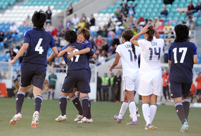 Algarve Cup Aimi Takase, Final Goal Japan team group  JPN , MARCH 5, 2012   Football   Soccer : Megumi Takase  2L  of Japan celebrates her goal with Yuika Sugasawa during The Algarve Women s Football Cup 2012, match between Japan 1 0 United States at Estadio Algarve in Faro, Portugal.   Photo by AFLO SPORT   1035 .