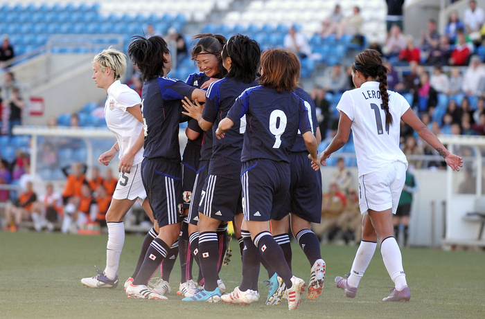 Algarve Cup Aimi Takase, Final Goal Japan team group  JPN , MARCH 5, 2012   Football   Soccer : Megumi Takase of Japan celebrates her goal during The Algarve Women s Football Cup 2012 match between Japan 1 0 United States at Estadio Algarve in Faro, Portugal.   Photo by AFLO SPORT   1035 .