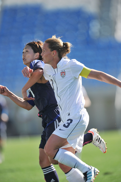 Algarve Cup  L to R  Kozue Ando  JPN , Christie Rampone  USA , MARCH 5, 2012   Football   Soccer : The Algarve Women s Football Cup 2012, match between Japan 1 0 United States at Estadio Algarve in Faro, Portugal.   Photo by AFLO SPORT   1035 .