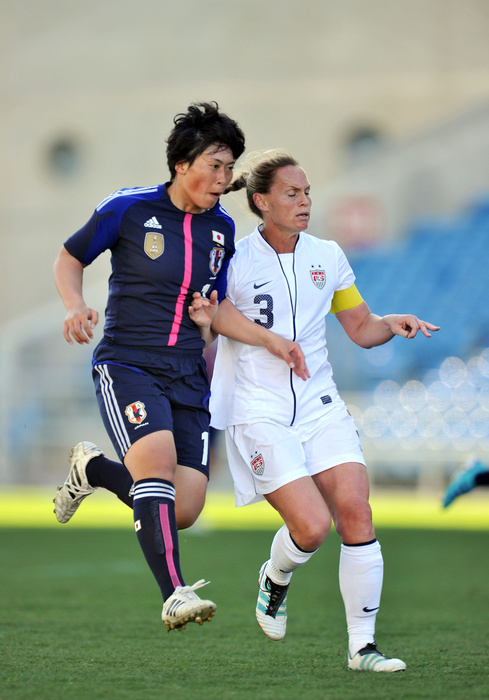 Algarve Cup Megumi Takase  JPN , Christie Rampone  USA , MARCH 5, 2012   Football   Soccer : The Algarve Women s Football Cup 2012, match between Japan 1 0 United States at Estadio Algarve in Faro, Portugal.   Photo by AFLO SPORT   1035 .