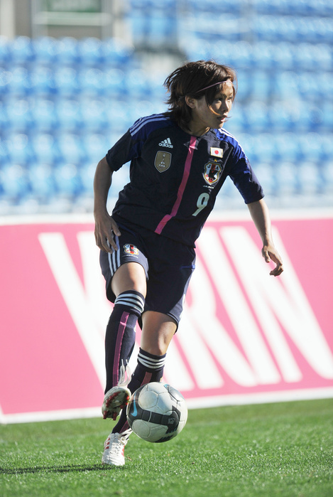Algarve Cup Nahomi Kawasumi  JPN , MARCH 5, 2012   Football   Soccer : The Algarve Women s Football Cup 2012, match between Japan 1 0 United States at Estadio The Algarve Women s Football Cup 2012, match between Japan 1 0 United States at Estadio Algarve in Faro, Portugal.   Photo by AFLO SPORT   1035 .