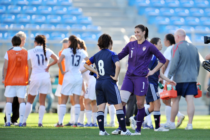 Algarve Cup Nadeshiko Japan wins first victory over the U.S.A. Aya Miyama  JPN , Hope Solo  USA , MARCH 5, 2012   Football   Soccer : The Algarve Women s Football Cup 2012, match between Japan 1 0 United States at Estadio Algarve in Faro, Portugal.   Photo by AFLO SPORT   1035 .