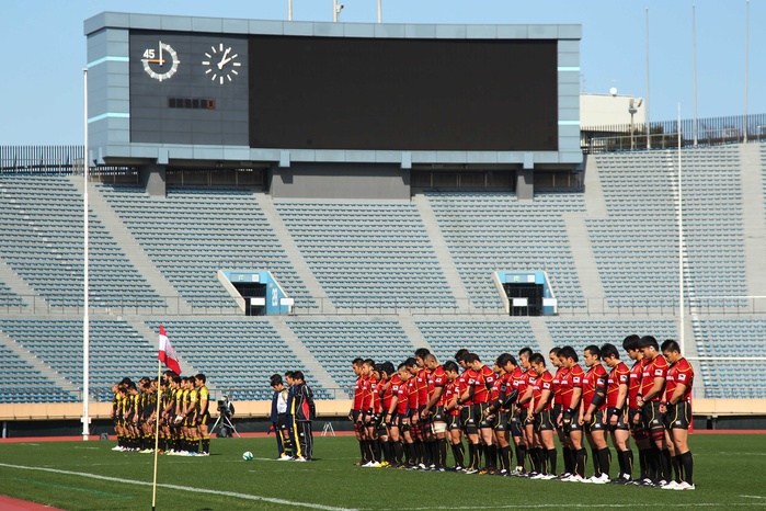 Japan Rugby Championship Semifinals One year after the Great East Japan Earthquake, a moment of silence for the victims Players pray in silence March 11, 2012   Rugby :. The 49th Japan Rugby Football Championship Semi Final between Suntory Sungoliath 23 8 TOSHIBA Brave Lupus at National Stadium, Tokyo, Japan.   Photo by AFLO SPORT   1045 