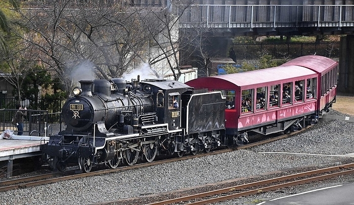 The passenger SL  Type 8620  resembles the  Mugen Train  that appears in the popular manga anime  Oni no Shuraku   Blade of the Demon . It has a  Mugen  plate and runs a 1 km round trip from the grounds of the Kyoto Railway Museum to Umekoji Park adjacent to the museum. The passenger SL  Type 8620,  similar to the  Mugen Train  that appears in the popular manga anime  Oni no Shuraku   Blade of the Demon , with a  Mugen  plate. The train, with a  Mugen  plate, runs a 1 km round trip from the grounds of the Kyoto Railway Museum to Umekoji Park, which is adjacent to the museum.