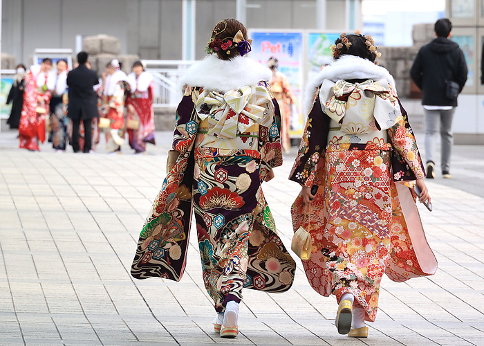 Twnty year old Japanese youth attend the ceremony for the Coming of Age Day January 11, 2021, Yokohama, Japan   Twenty year old Japanese women in colorful kimonos walk to the ceremony for the Coming of Age Day amid outbreak of the new coronavirus in Yokohama, suburban Tokyo on Monay, January 11, 2021. Prime Minister Yoshihide Suga declared a state of emergency on Tokyo and three neighboring prefectures.         Photo by Yoshio Tsunoda AFLO 