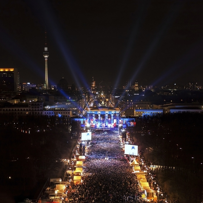 New Year s Eve, Berlin, Germany, 2013 Berlin, Germany, on New Year s Eve. Crowds celebrating New Year s Eve 2013 with around one million visitors gathering at the Brandenburg Gate.