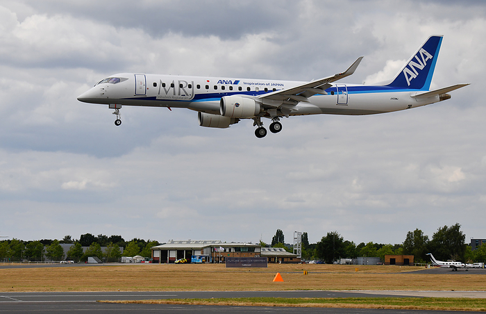ANA painted MRJ performs a flight display at Fanborough Air Show ANA painted MRJ approaches the runway after its first flight display at Fanborough Air Show on July 18, 2018. PHOTO: Tadayuki YOSHIKAWA Aviation Wire
