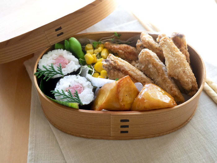 Delicious handmade bento lunch box [Sushi rolls