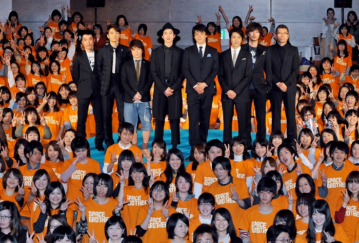 Shun Oguri and cast members, Mar 28, 2012 : Tokyo, Japan : (L-R)Director Yoshitaka Mori, actors Yoshio Inoue, Gaku Hamada, Masaki Okada, Shun Oguri, Shinichi Tsutsumi, Hirofumi Arai, Shiomi Sansei attend the Japan premiere for the film 