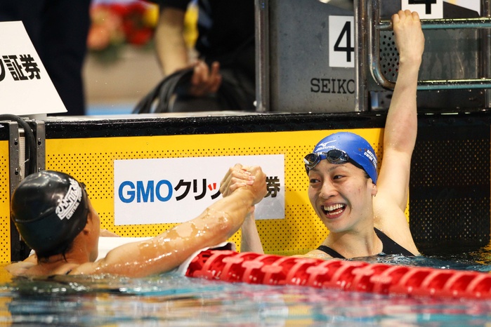 Swimming Japan Championships Women s 100m Backstroke Final Terakawa becomes a member of the Olympic team with her new Japanese record.  L to R  Noriko Inada  JPN , Aya Terakawa  JPN  April 5, 2012   Swimming : JAPAN SWIM 2012, Women s 100m Backstroke Final JAPAN SWIM 2012, Women s 100m Backstroke Final at Tatsumi International Swimming Pool, Tokyo, Japan.   Photo by AFLO SPORT   1045 .