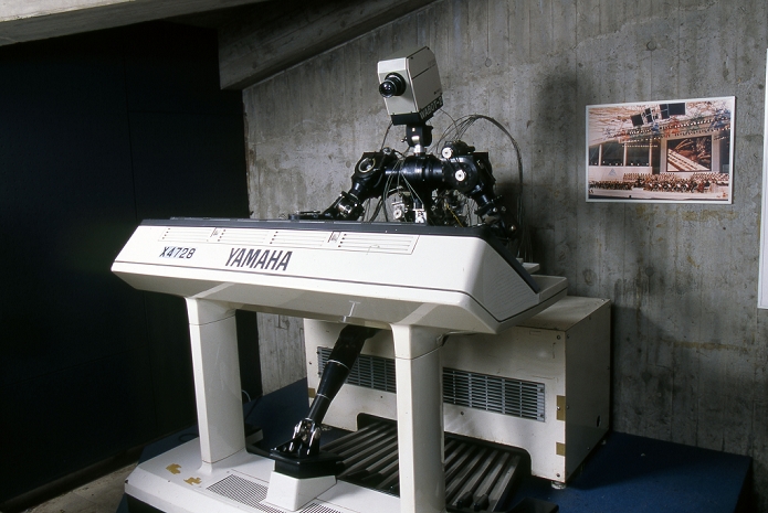The World s Invention Extravaganza Evolving Humanoid Robots  July 11, 1997  Japan: July 11, 1997, Tokyo   WABOT 2, a humanoid deveoped by a Waseda University s bioengineering study group, plays the organi by reading a sheet of music during a demonstration at the institution in Tokyo on July 11, 1997.  Photo by Fujifotos AFLO  FYJ