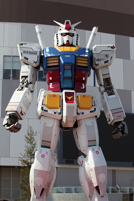 Life size Gundam Appearing again in Odaiba  April 18, 2012, Tokyo, Japan   A 18 meter high full scale model of the popular Gundam robot from the Japanese anime series created by Sunrise studios, is on display in front of Diver City Tokyo Plaza, a new shopping mall in Odaiba opening on April 19.  Photo by Christopher Jue AFLO   2331 
