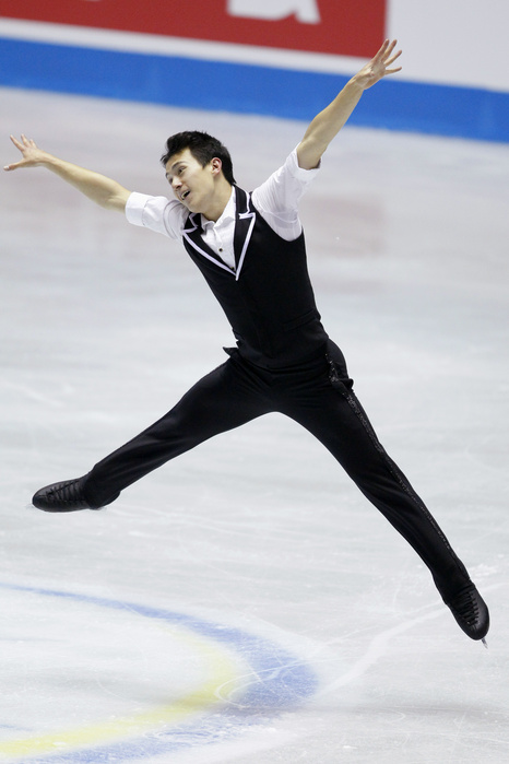 Figure World Figure Championships Men s SP Patrick Chan  CAN , APRIL 19, 2012   Figure Skating : Patrick Chan of Canada performs in the Men s short program during the ISU World team Trophy Figure Skating Championships at Yoyogi 1st Gymnasium, Tokyo, Japan.  Photo by AFLO SPORT   1090 