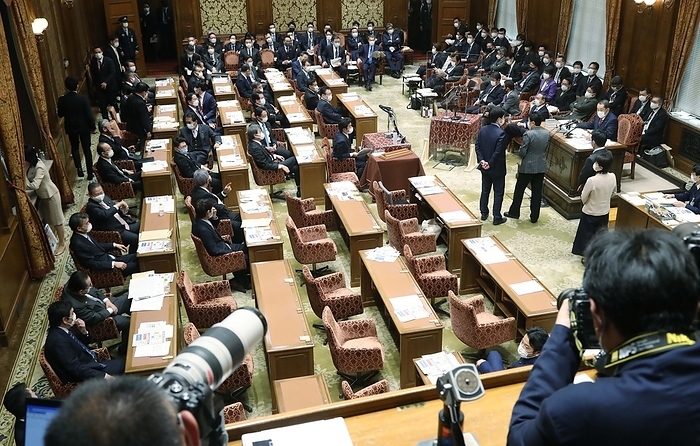 Diet, Budget Committee of the House of Representatives Opposition parties pursue allegations of illegal graft by Kan s son against MIC, but leave the committee room without a break in the conversation  House of Representatives Budget Committee  