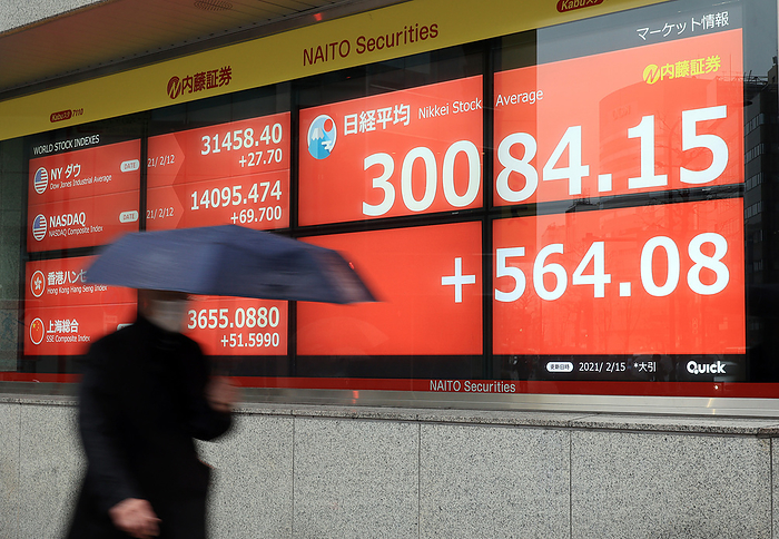 Japan s share prices finished above 30,000 mark for the first time in 30 years February 15, 2021, Tokyo, Japan   A man passes before a share prices board in Tokyo on Monday, February 15, 2021. Japan s share prices rose 564.08 yen to close at 30,084.15 yen at the Tokyo Stock Exchange, the benchmark index finished above 30,000 mark for the first time in over 30 years.          Photo by Yoshio Tsunoda AFLO 