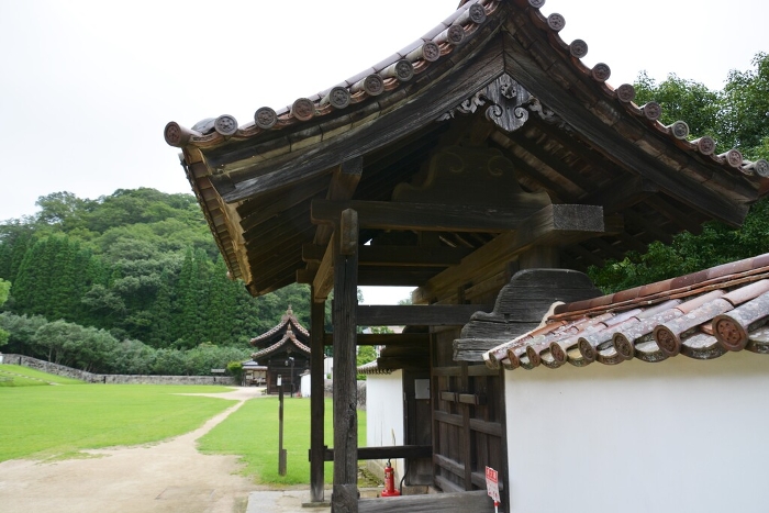 Japan's oldest public school for common people / Special Historic Site 