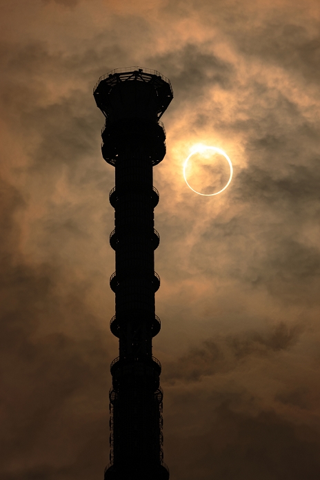 Annular Solar Eclipse Rings observed in various parts of Japan  May 21, 2012, Tokyo, Japan   The annular solar eclipse is seen over the Tokyo Sky Tree, which is the world s tallest free standing broadcast tower, in Tokyo on May 21, 2012. An annular solar eclipse was observed over a wide area of Japan on Monday early morning. Millions of people watched as a rare  ring of fire  eclipse crossed the skies.  Photo by Shigeki Kawakita AFLO   2801   ty 