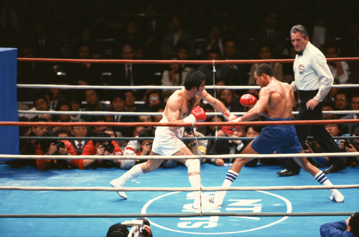 Tsuyoshi Hamada (JPN), Champion
DECEMBER 2, 1986 - Boxing : Champion Tsuyoshi Hamada (L) of Japan in action against challenger Ronnie Shields (R) of the USA during the WBC Junior Welterweight title match at Ryogoku Kokugikan in Tokyo, Japan.
(Photo by AFLO) [0219].