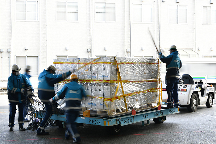 The third flight of Pfizer s new corona vaccine arrives at Narita Airport Pfizer s vaccine for the new coronavirus arrives at Narita Airport on ANA flight NH9648 from Brussels and is unpacked at the cargo shed on March 1, 2021. PHOTO: Tadayuki YOSHIKAWA Aviation Wire
