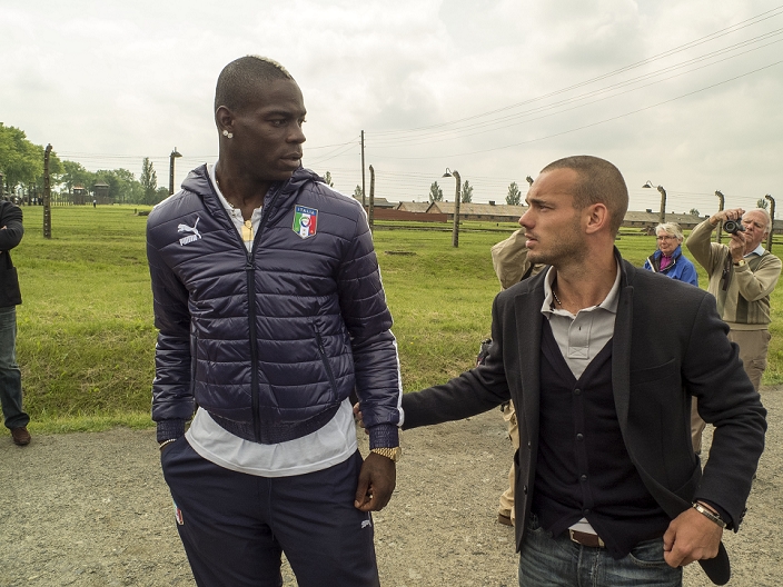 Italian   Dutch Representatives Visit Auschwitz  L R  Mario Balotelli  ITA , Wesley Sneijder  NED , JUNE 6, 2012   Football   Soccer : Italy and Netherlands  national football players visit to the Auschwitz Birkenau former Nazi concentration camp in Oswiecim, Poland.  Photo by Maurizio Borsari AFLO   0855 