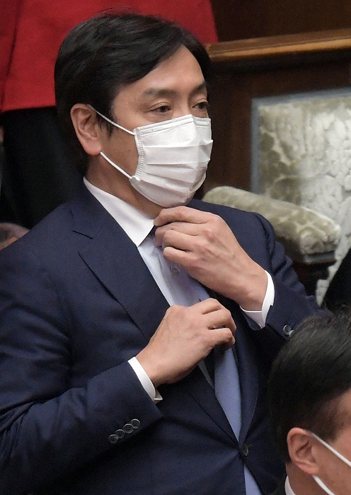 Former Minister of Economy, Trade and Industry Kazuhide Sugawara at a plenary session of the House of Representatives Former Minister of Economy, Trade, and Industry Kazuhide Sugawara arrives at a plenary session of the House of Representatives at 0:58 p.m. on March 12, 2021, in the National Diet.