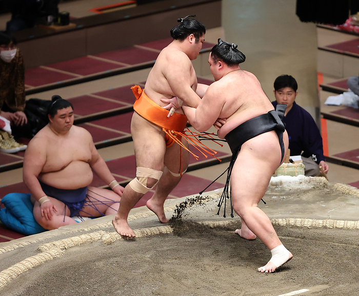 Spring Grand Sumo Tournament, Day 9 Asanoyama defeats Shimanoumi  back  with a stop motion on day 9 of the Sumo Spring Tournament, March 22, 2021 date 20210322 place Ryogoku Kokugikan