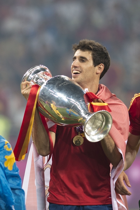 Euro 2012 Spain Won the tournament for the second year in a row Javi Martinez  ESP , JULY 1, 2012   Football   Soccer : Javi Martinez of Spain celebrates with the trophy after winning the UEFA EURO 2012 Final match between Spain 4 0 Italy at Olympic Stadium in Kiev, Ukraine.  Photo by Maurizio Borsari AFLO   0855 
