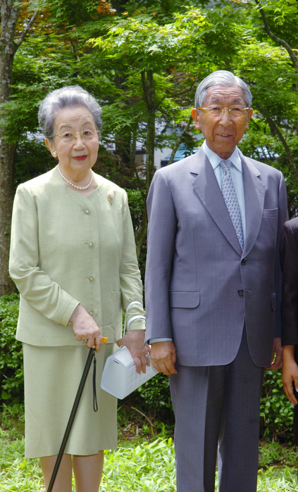 Prince Takahito Mikasa and Princess Yuriko attend the unveiling ceremony of the monument erected in Nasushiobara. Takahito and Yuriko Mikasa attended the unveiling ceremony of a monument erected in the Emperor s Room Memorial Park to commemorate the graduation of Prince Mikasa. The monument is inscribed with a poem that Prince Mikasa composed when he visited the former Shiobara Imperial Villa when he was a child:  The moon over Shihobara no Torii do Yama is the same as that over Crying Mushi Yama. In Nasushiobara City, Tochigi Prefecture  photo taken July 14, 2006.