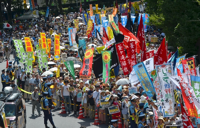 170,000 People Participate in Yoyogi Park Shouting  Against Nuclear Power Plants  under the blazing sun July 16, 2012, Tokyo, Japan   More than 170,000 citizens rally in a mass protest in the scorching summer heat at Tokyo s Yoyogi Park, demanding Japanese government bring an end to the county s nuclear power plants on Monday, July 16, 2012. demanding Japanese government bring an end to the county s nuclear power plants on Monday, July 16, 2012. Kenzaburo Oe and renown musician and composer Ryuichi Sakamoto among others participated in the rally, the largest of its kind ever. Sakai AFLO  AYF mis 