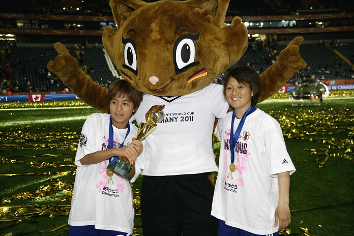 2011 FIFA Women s World Cup Nadeshiko Japan wins first place  L R  Mana Iwabuchi  JPN , Karla Kick, Megumi Kamionobe  JPN , JULY 17, 2011   Football   Soccer : Mana Iwabuchi of Japan celebrates with the trophy after winning the FIFA Women s World Cup Germany 2011 Final match between Japan 2 3 1 2 United States at Commerzbank Arena in Frankfurt, Germany.  Photo by AFLO 