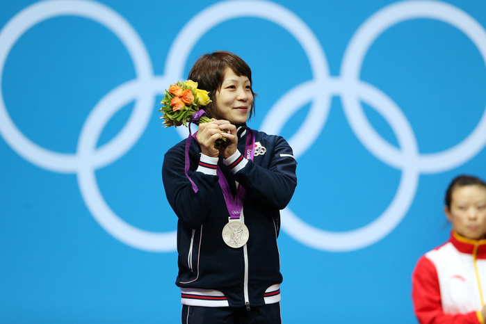 2012 London Olympics, Weightlifting, Women s 48kg, Award Ceremony, Miyake wins silver medal Hiromi Miyake  JPN  JULY 28, 2012   Weightlifting :. Women s 48kg Medal Ceremony at ExCeL  Photo by AFLO SPORT    Photo by AFLO SPORT   1045 .