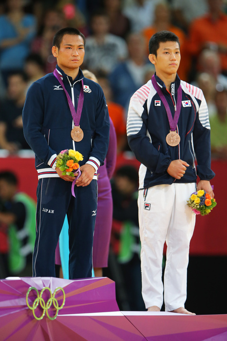 2012 London Olympics, Judo, Men s 66kg, Commendation Ceremony, Ebinuma wins Bronze Medal.  L to R  Masashi Ebinuma  JPN , Cho Jun Ho  KOR  JULY 29, 2012   Judo :. Men s  66kg Medal Ceremony at ExCeL during the London 2012 Olympic Games in London, UK.   Photo by AFLO SPORT   1045 . 