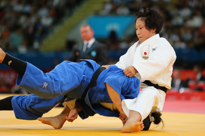 2012 London Olympics, Judo, Women s 63kg, 3rd place  L to R  Munkhzaya Tsedevsuren  MGL , Yoshie Ueno  JPN  JULY 31, 2012   Judo :. Women s  63kg Contests for Bronze Medal at ExCeL  Photo by AFLO SPORT    Photo by AFLO SPORT   1045 . 
