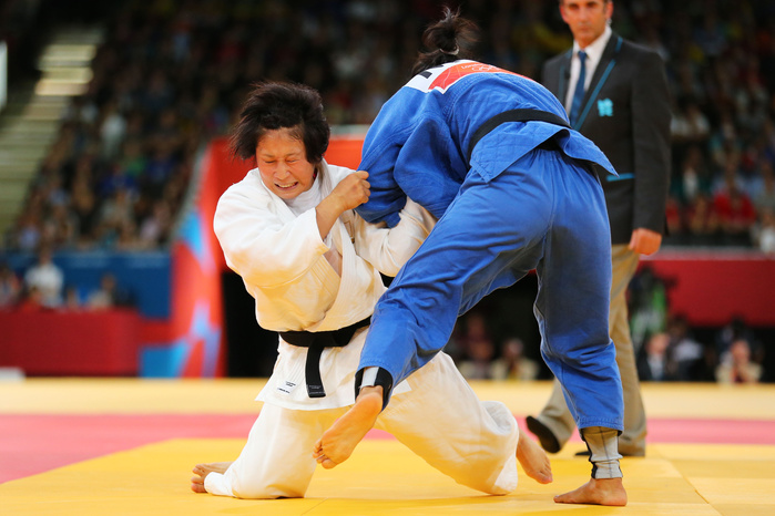 2012 London Olympics, Judo, Women s 63kg, 3rd place  L to R  Yoshie Ueno  JPN , Munkhzaya Tsedevsuren  MGL  JULY 31, 2012   Judo :. Women s  63kg Contests for Bronze Medal at ExCeL during the London 2012 Olympic Games in London, UK.   Photo by AFLO SPORT   1045 . 