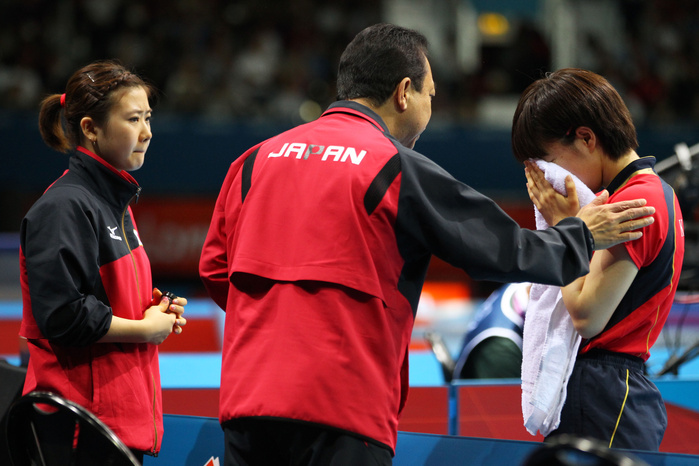 London 2012 Olympic Games Table Tennis Women s Team Quarterfinals  L to R  Ai Fukuhara  JPN , Kasumi Ishikawa  JPN  AUGUST 4, 2012   Table Tennis : Women s Team Match Quarter final Women s Team Match Quarter final at ExCeL  Photo by AFLO SPORT    Photo by AFLO SPORT   1045 .