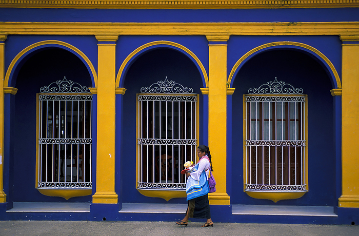 Mexican Colors North America, Mexico, Veracruz,Tlacotalpan, pedestrian. Photo by: Christian Heeb