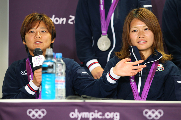 London 2012 Olympic Games Women s Soccer Medalists Press Conference  L to R  Shinobu Ono, Nahomi Kawasumi  JPN  AUGUST 10, 2012   Football   Soccer : Press Conference of Silver Medalist Japan Women s team Press Conference of Silver Medalist Japan Women s team at Olympic Park   MPC during the London 2012 Olympic Games in London, UK.   Photo by AFLO SPORT   1045 .