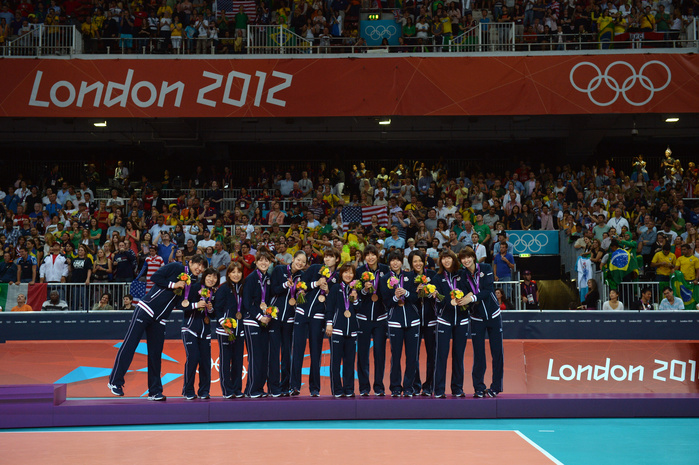 2012 London Olympics Volleyball Women s Commendation Ceremony Japan Wins Bronze Medal Japan Women s team group  JPN  AUGUST 11, 2012   Volleyball : Women s Medal Ceremony at Earls Court during the London 2012 Olympic Games in London, UK.   Photo by Jun Tsukida AFLO SPORT   0003 . 