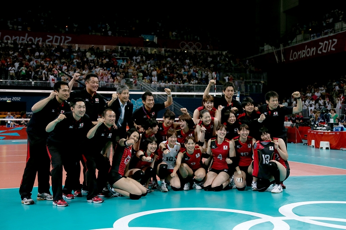 2012 London Olympics Volleyball Women s 3rd Place Match Japan Wins Bronze Medal Japan team group  JPN ,  AUGUST 11, 2012   Volleyball : Japan team celebrate after winning the Women s Bronze medal match between Japan 3 0 South Korea at Earls Court during the London 2012 Olympic Games in London, UK.    Photo by Koji Aoki AFLO SPORT   0008 