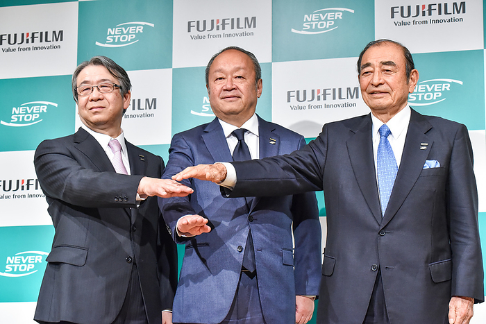 FUJIFILM HD, Chairman Furumori to step down On March 31, Fujifilm announced the retirement of Chairman Komori.  Photo from left to right: President and COO Kenji Sukeno, President and CEO elect Teiichi Goto, and Chairman and CEO Shigetaka Komori on March 31, 2021 in Minato ku, Tokyo.