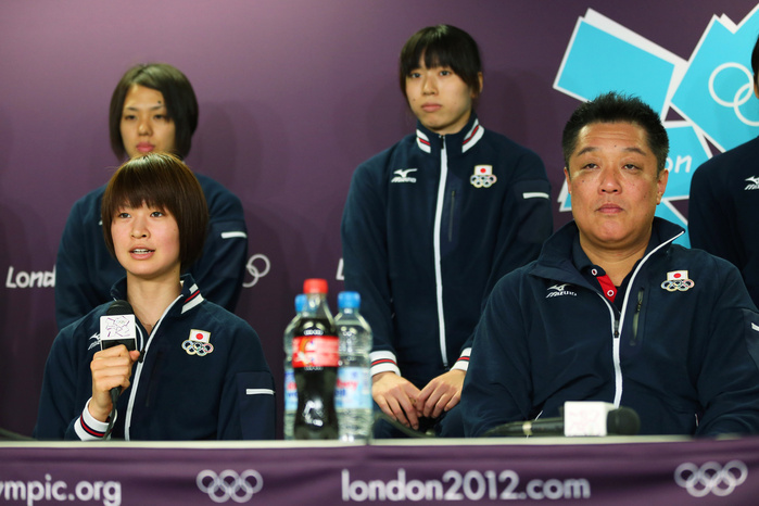 London 2012 Olympic Games Volleyball Women Medalists Press Conference  L to R  Saori Kimura  JPN , Masayoshi Manabe  JPN  AUGUST 12, 2012   Volleyball : Press Conference of Bronze Medalist Japan Women s Team Press Conference of Bronze Medalist Japan Women s team at Olympic Park   MPC during the London 2012 Olympic Games in London, UK.   Photo by AFLO SPORT   1045 .