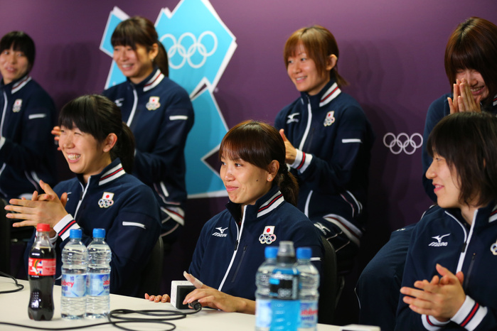 London 2012 Olympic Games Volleyball Women Medalists Press Conference Yoshie Takeshita  JPN  AUGUST 12, 2012   Volleyball : Press Conference of Bronze Medalist Japan Women s team Press Conference of Bronze Medalist Japan Women s team at Olympic Park   MPC during the London 2012 Olympic Games in London, UK.   Photo by AFLO SPORT   1045 .