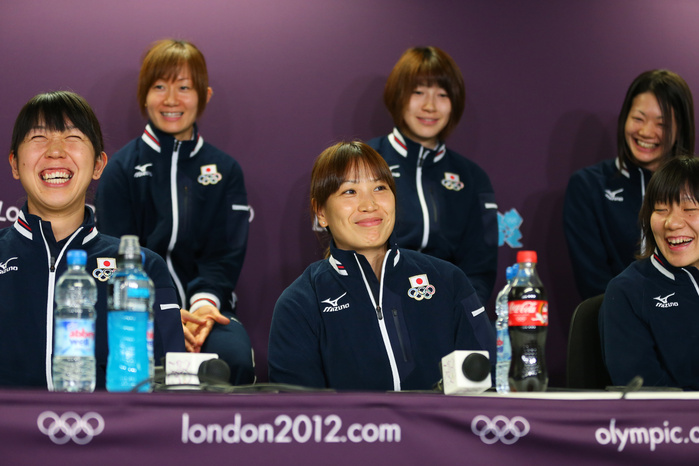 London 2012 Olympic Games Volleyball Women Medalists Press Conference  L to R  Erika Araki, Yoshie Takeshita, Hitomi Nakamichi  JPN  AUGUST 12, 2012   Volleyball : Press Conference of Bronze Medalist Press Conference of Bronze Medalist Japan Women s team at Olympic Park   MPC during the London 2012 Olympic Games in London, UK.   Photo by AFLO SPORT   1045 .