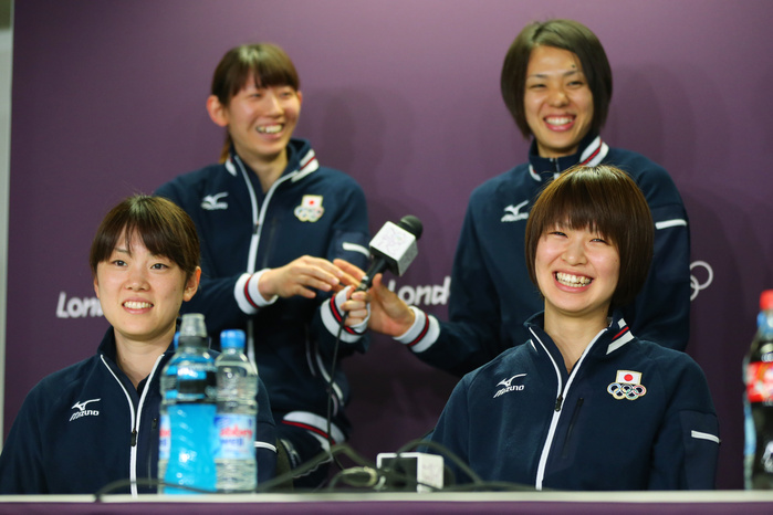 London 2012 Olympic Games Volleyball Women Medalists Press Conference  L to R  Mai Yamaguchi  JPN , Saori Kimura  JPN  AUGUST 12, 2012   Volleyball : Press Conference of Bronze Medalist Japan Women s team Press Conference of Bronze Medalist Japan Women s team at Olympic Park   MPC during the London 2012 Olympic Games in London, UK.   Photo by AFLO SPORT   1045 .