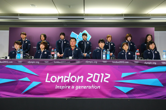 London 2012 Olympic Games Volleyball Women Medalists Press Conference Japan Women s team group  JPN  AUGUST 12, 2012   Volleyball : Press Conference of Bronze Medalist Japan Women s team Press Conference of Bronze Medalist Japan Women s team at Olympic Park   MPC during the London 2012 Olympic Games in London, UK.   Photo by AFLO SPORT   1045 .