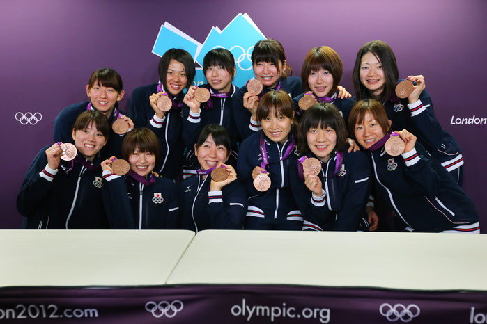 London 2012 Olympic Games Volleyball Women Medalists Press Conference Japan Women s team group  JPN  AUGUST 12, 2012   Volleyball : Press Conference of Bronze Medalist Japan Women s team Press Conference of Bronze Medalist Japan Women s team at Olympic Park   MPC during the London 2012 Olympic Games in London, UK.   Photo by AFLO SPORT   1045 .