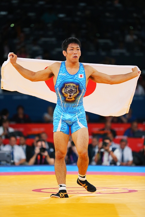 2012 London Olympics Wrestling Men s Free 66kg Final   Yonemitsu Wins Gold Tatsuhiro Yonemitsu  JPN  AUGUST 12, 2012   Wrestling : Tatsuhiro Yonemitsu of Japan celebrates with Japanese national flag after winning the 66 kg freestyle wrestling gold medal match at the ExCel venue during the London 2012 Olympic Games in London, UK.  Photo by AFLO SPORT   1045 .